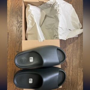 Yeezy Onyx sizes 8-11
